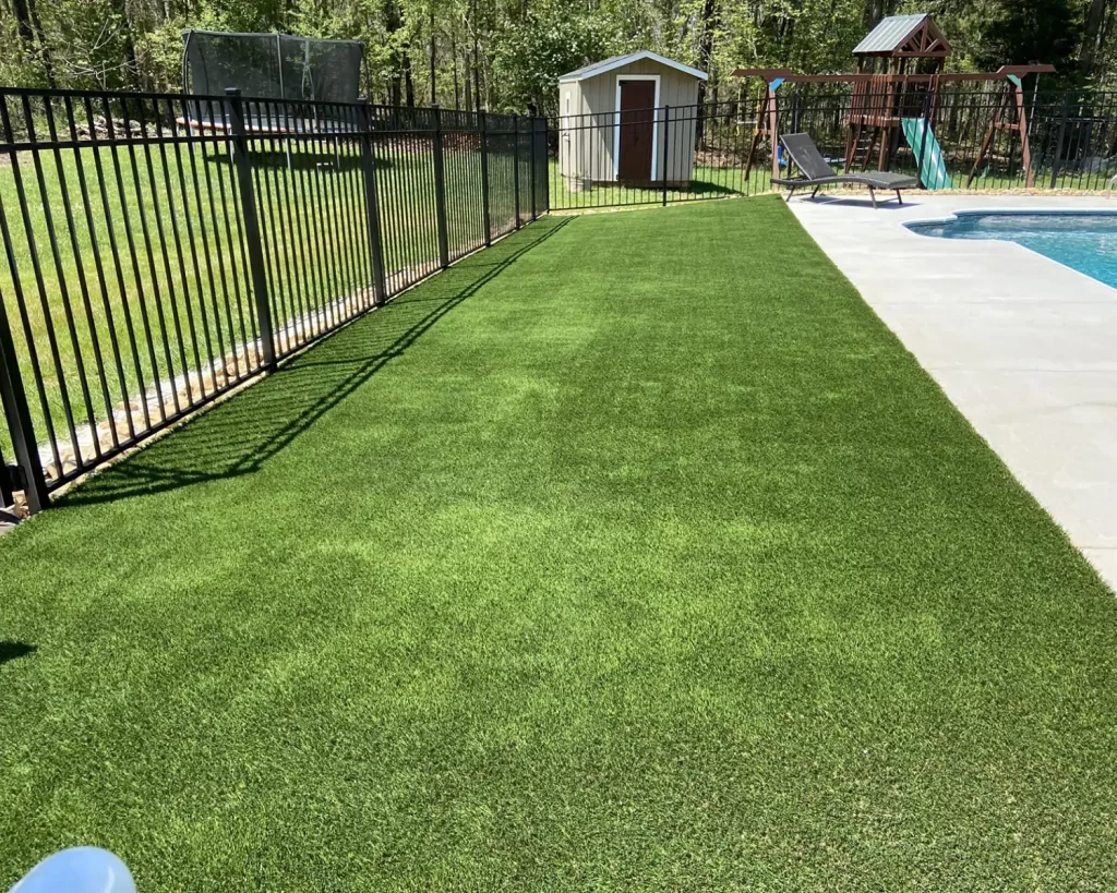 Backyard artificial grass lawn from SYNLawn